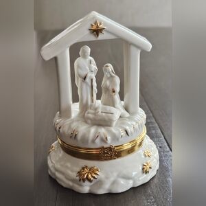 Lenox Treasures The Holy Family Hinged Treasure Trinket Jewelry Box 4" W/ Charm